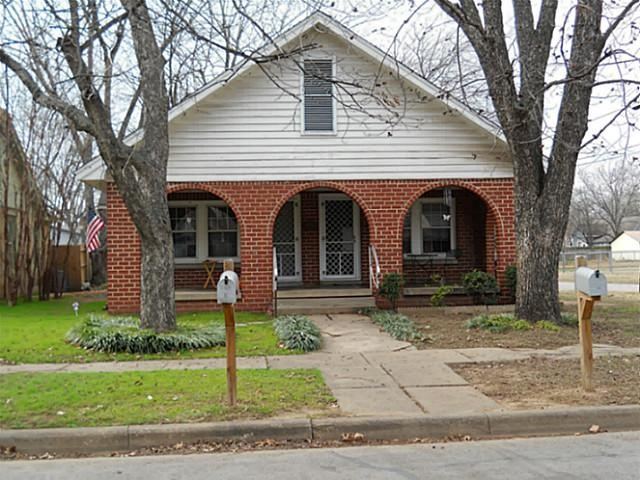 743 N Buffalo Avenue, Cleburne, TX 76033 — photo 1