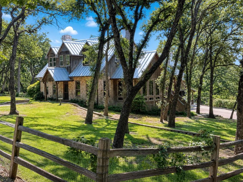 1100 Crazy Horse Trail, Burleson, TX 76028 — photo 1