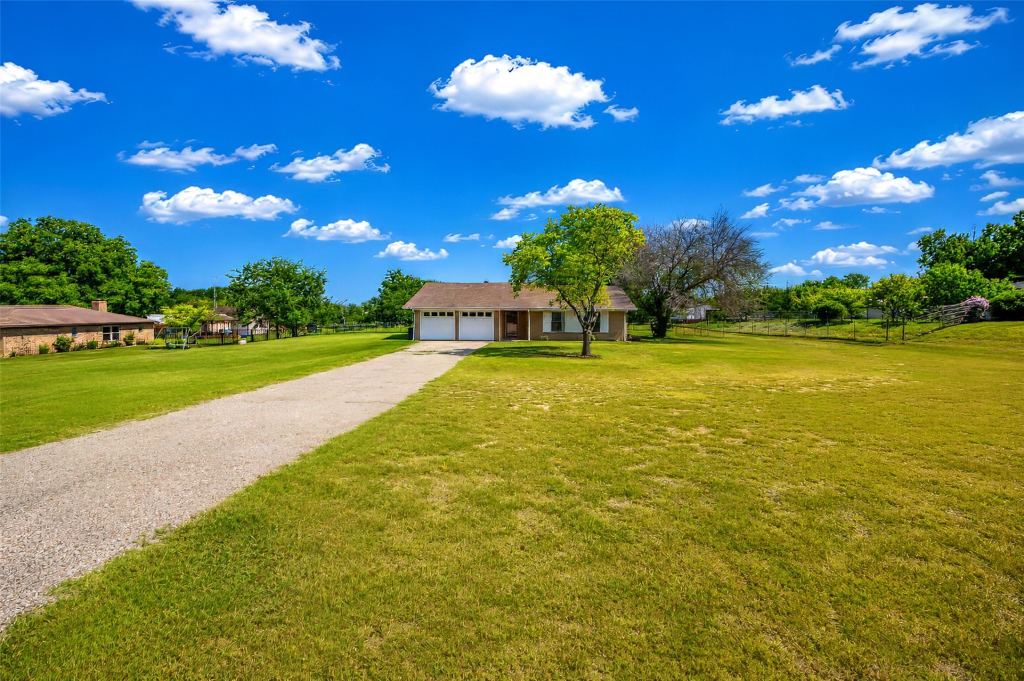 2102 Hill Top Circle, Weatherford, TX 76085 — photo 1