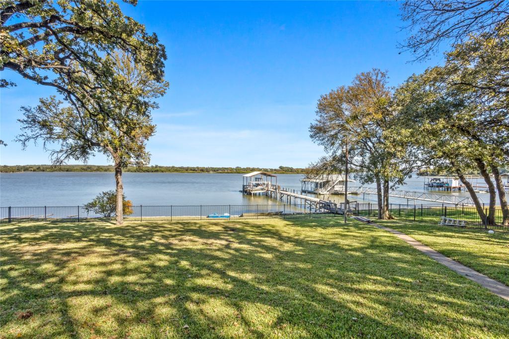 916 Kimbrough Road, Azle, TX 76020 — photo 1
