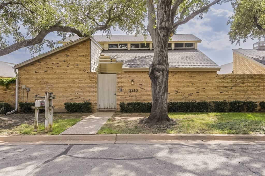 2210 Winter Sunday Way, Arlington, TX 76012 — photo 1