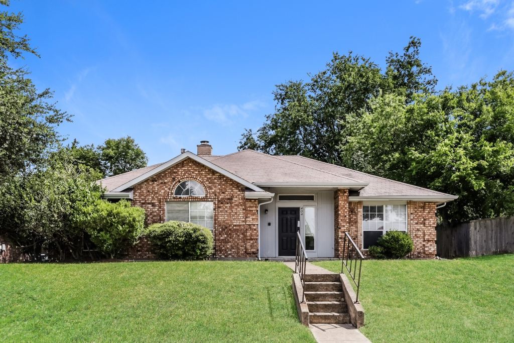 404 Derby Lane, DeSoto, TX 75115 — photo 1