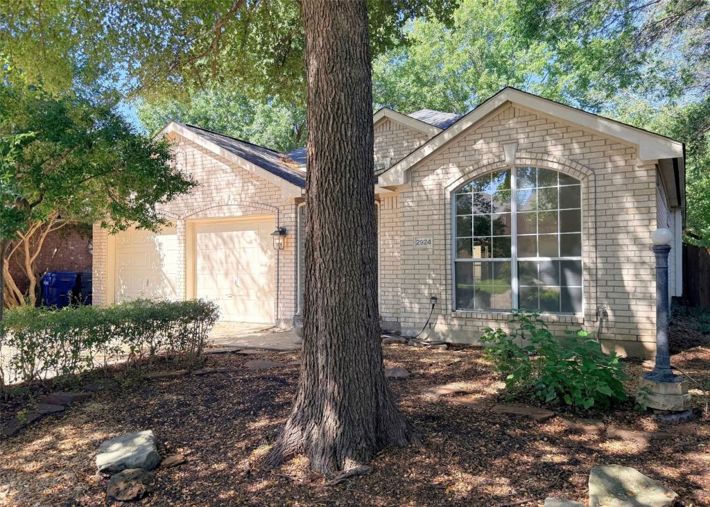 2924 Coventry Lane