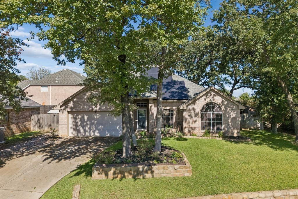 905 Forest Hollow Drive