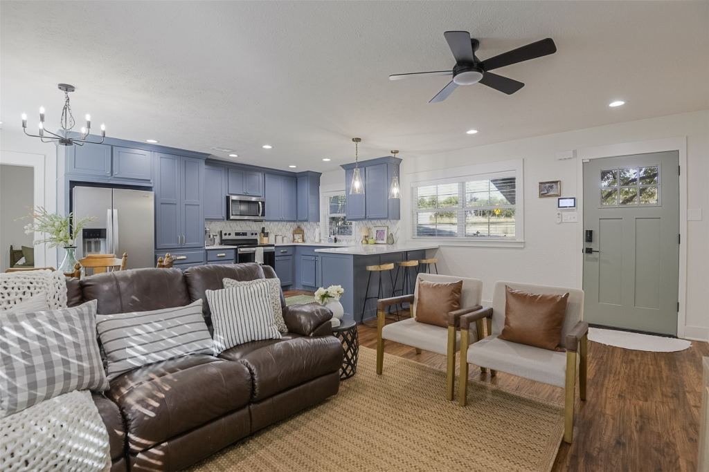 313 Highland Avenue, Waxahachie, TX 75165 — photo 1