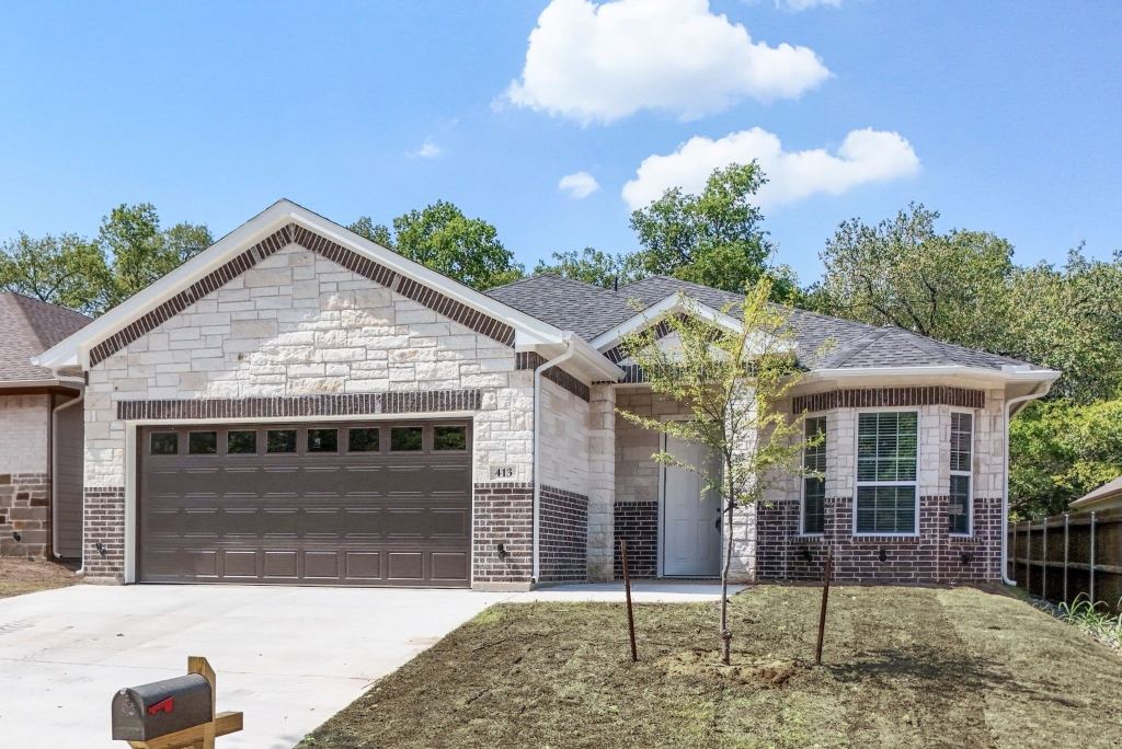 413 Henderson Street, Bonham, TX 75418 — photo 1