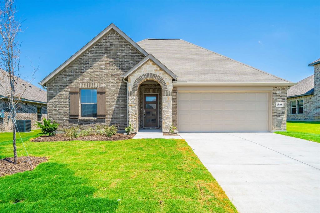 540 Brook View Drive, Van Alstyne, TX 75495 — photo 1