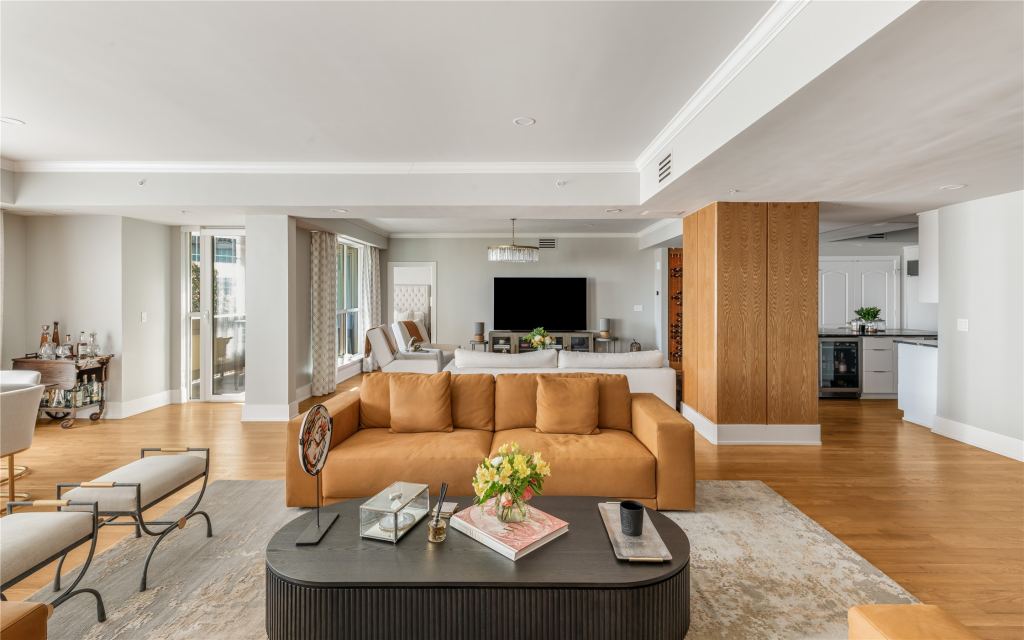 3401 Lee Parkway 404