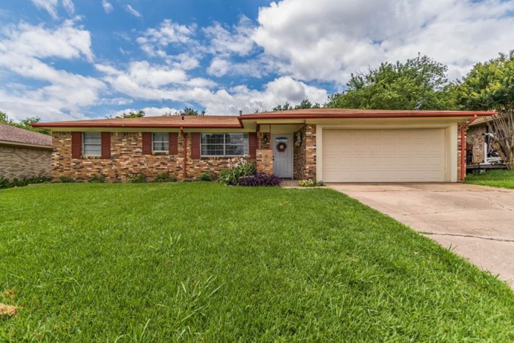 2015 Brenda Avenue, Denison, TX 75020 — photo 1