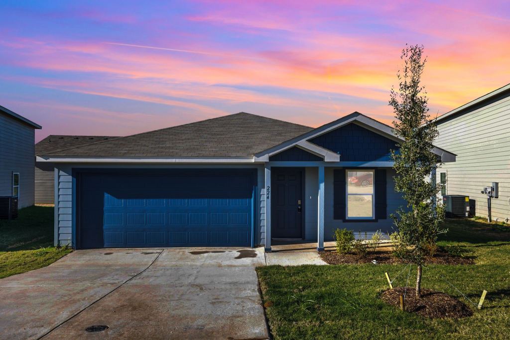 332 Azalea Trail, Granbury, TX 76048 — photo 1