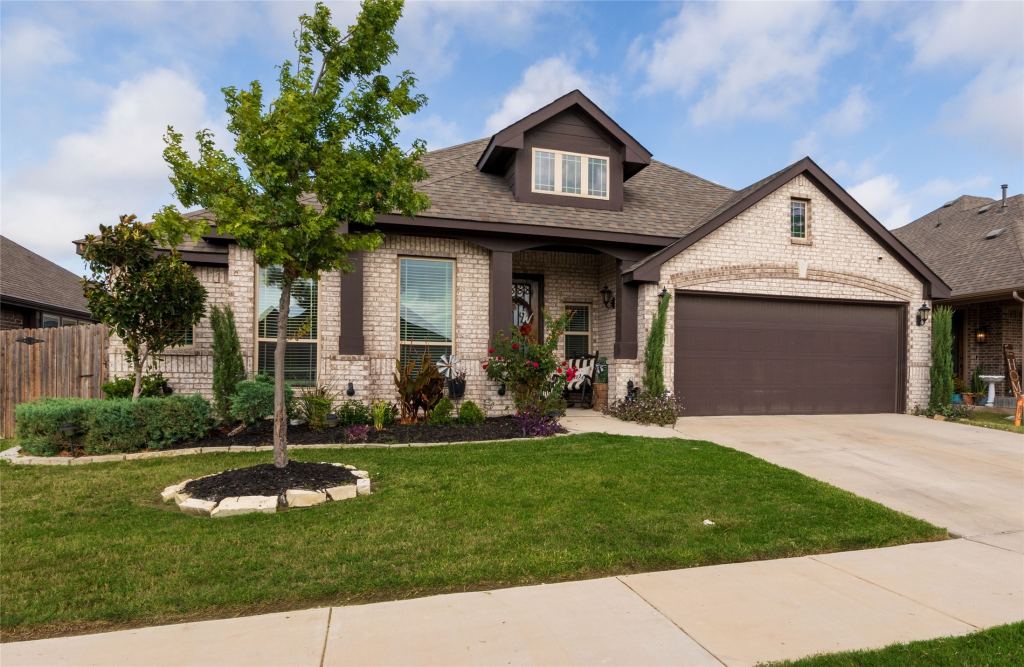 1020 Longbow Drive, Godley, TX 76044 — photo 1