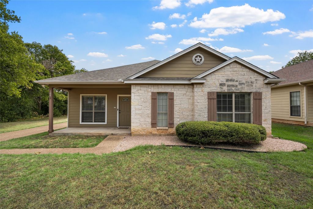 102 Garden Drive, Waco, TX 76706 — photo 1