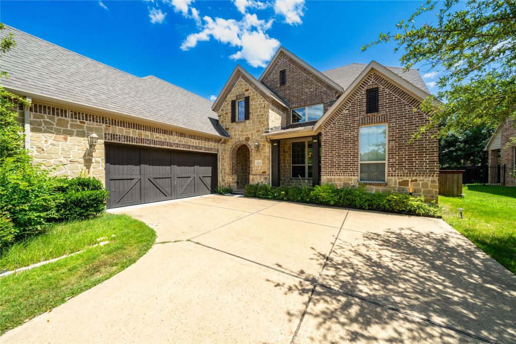 2213 Cotswold Valley Court