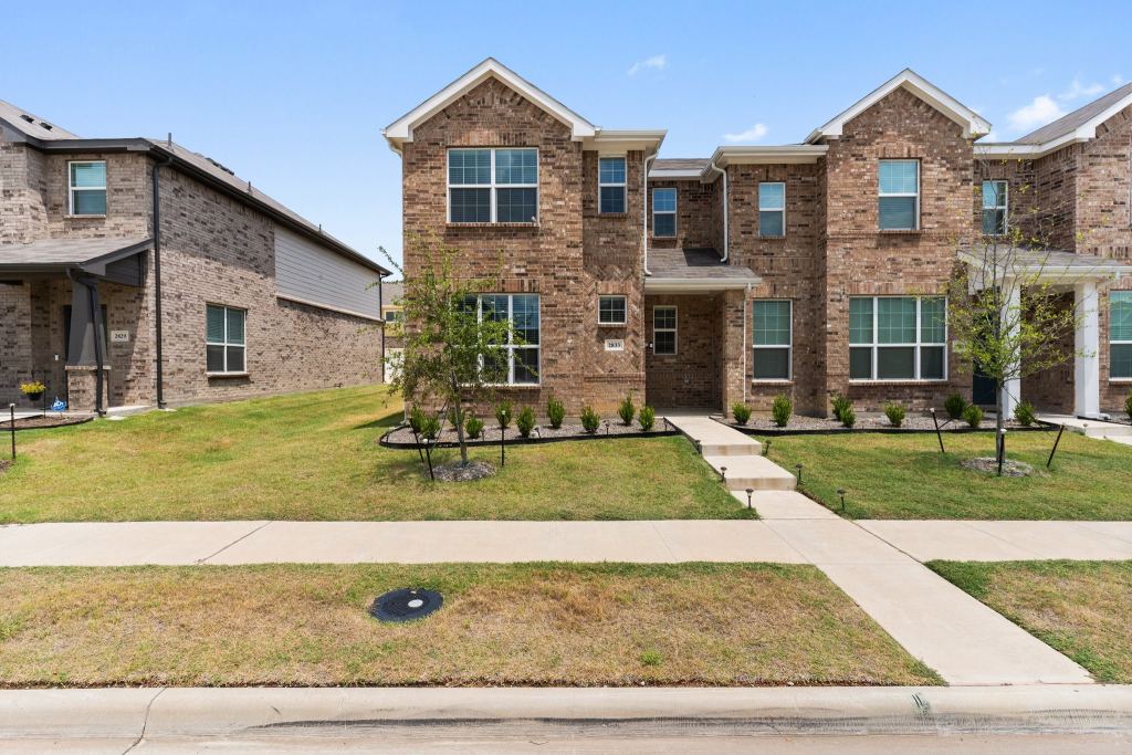 2833 Bellflower Drive, Mesquite, TX 75150 — photo 1