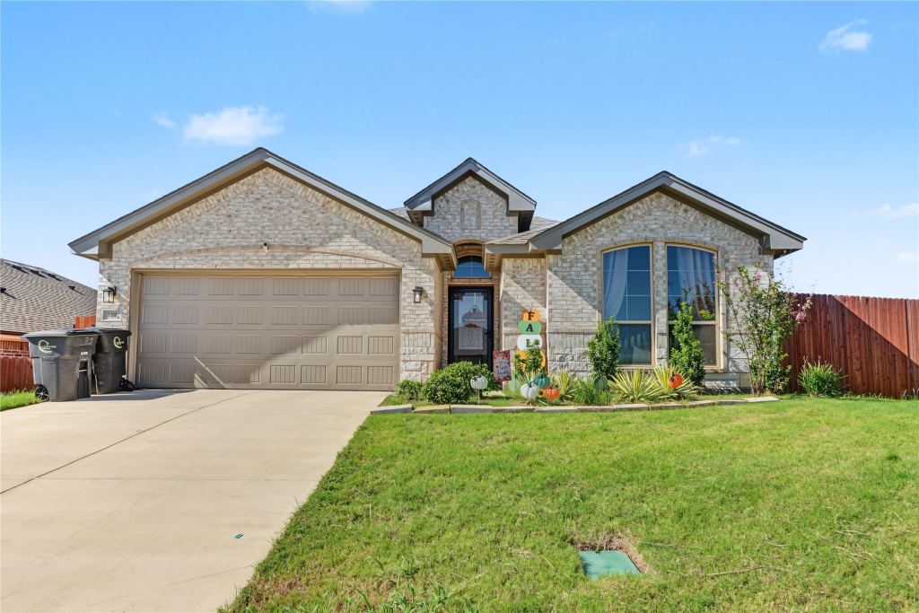 1400 Quail Creek Drive, Cleburne, TX 76033 — photo 1