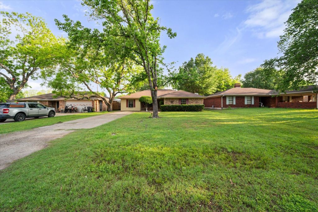 200 W Garrity Street, Corsicana, TX 75110 — photo 1