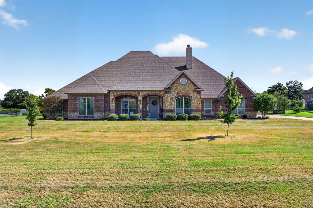 225 Diamond Rose Drive, Burleson, TX 76028 — photo 1