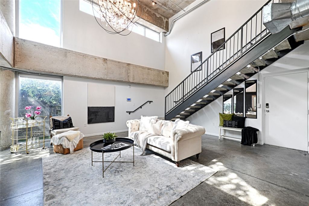 1001 Belleview Street 104, Dallas, TX 75215 — photo 1