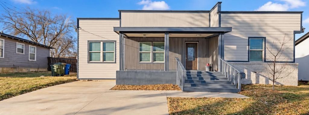 1207 E Russell Avenue