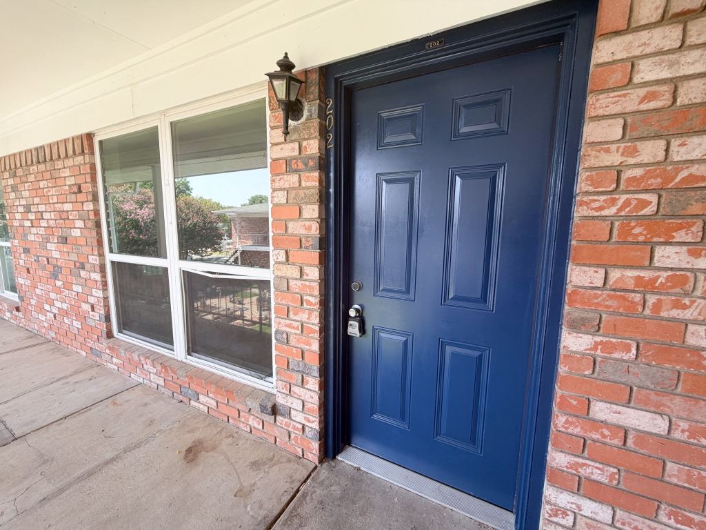 518 N Rogers Street 202, Waxahachie, TX 75165 — photo 1