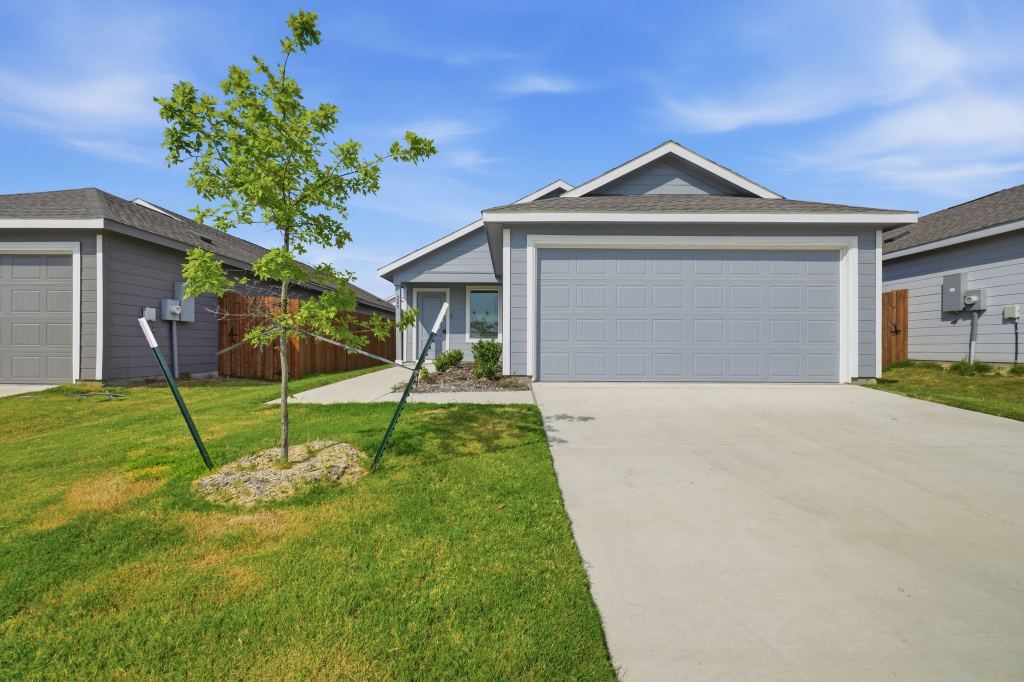 205 Poplar Place, Wilmer, TX 75172 — photo 1