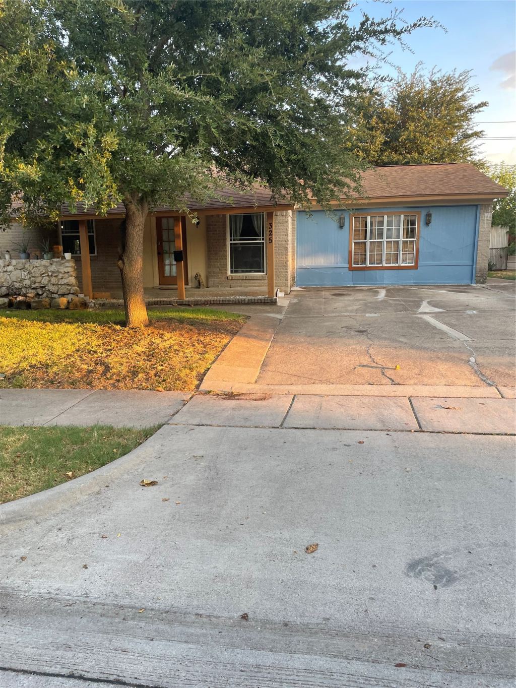 325 Sparks Drive, Grand Prairie, TX 75051 — photo 1