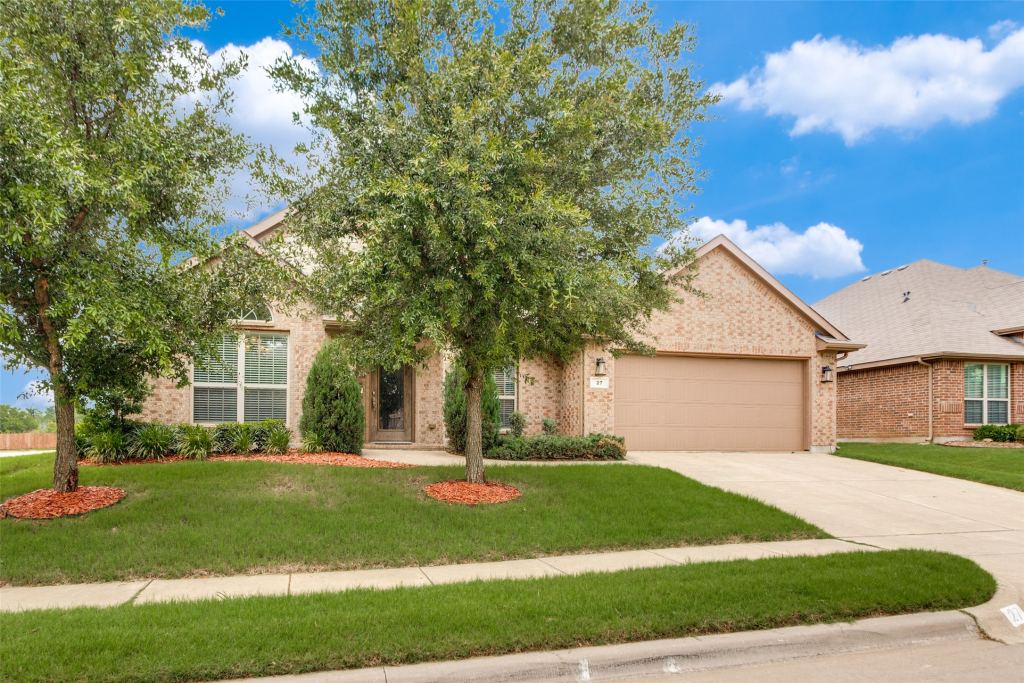 27 Oakridge Lane, Edgecliff Village, TX 76134 — photo 1