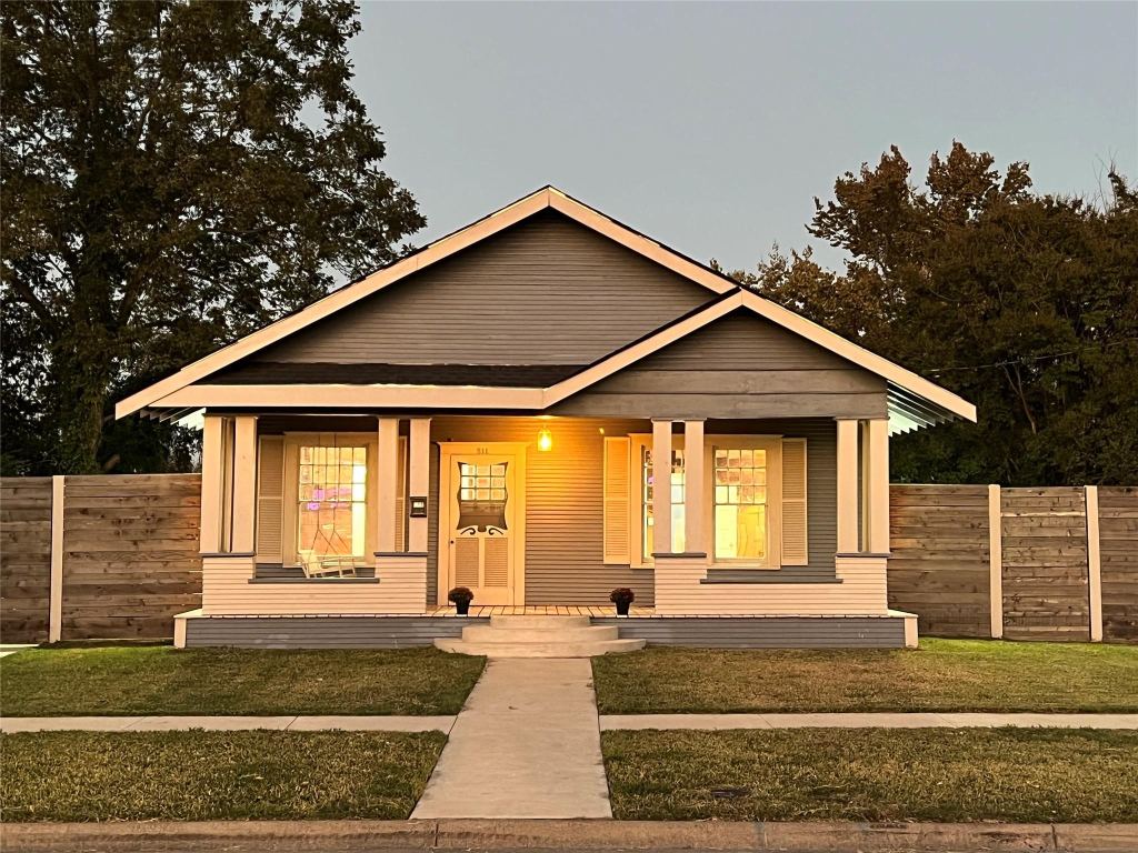511 N Beaton Street, Corsicana, TX 75110 — photo 1
