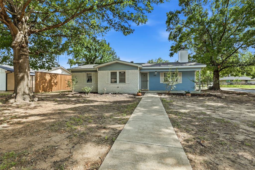 588 Pine Street, Lewisville, TX 75057 — photo 1