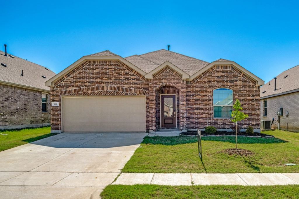 1105 Mahogany Lane