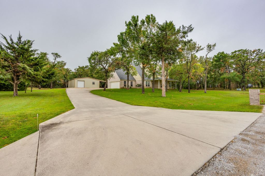 263 Oak Creek Circle, Springtown, TX 76082 — photo 1