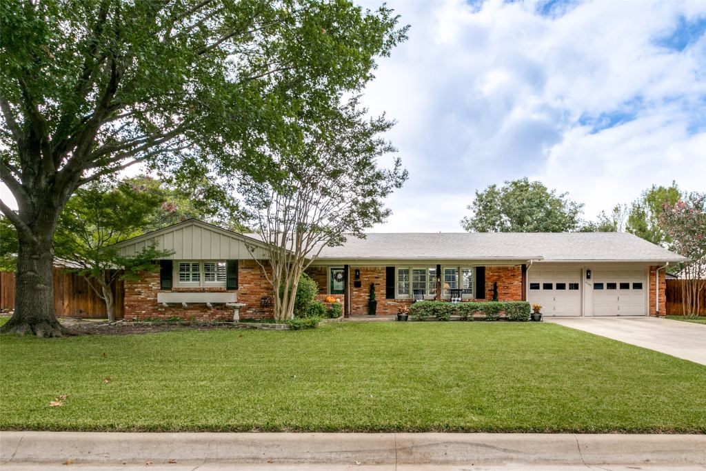 4309 Selkirk Drive W