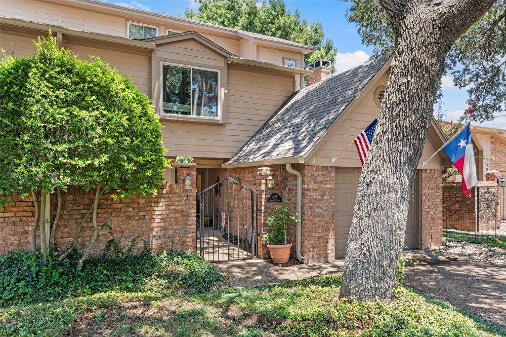 137 Pleasant Grove Lane, Waco, TX 76712 — photo 1