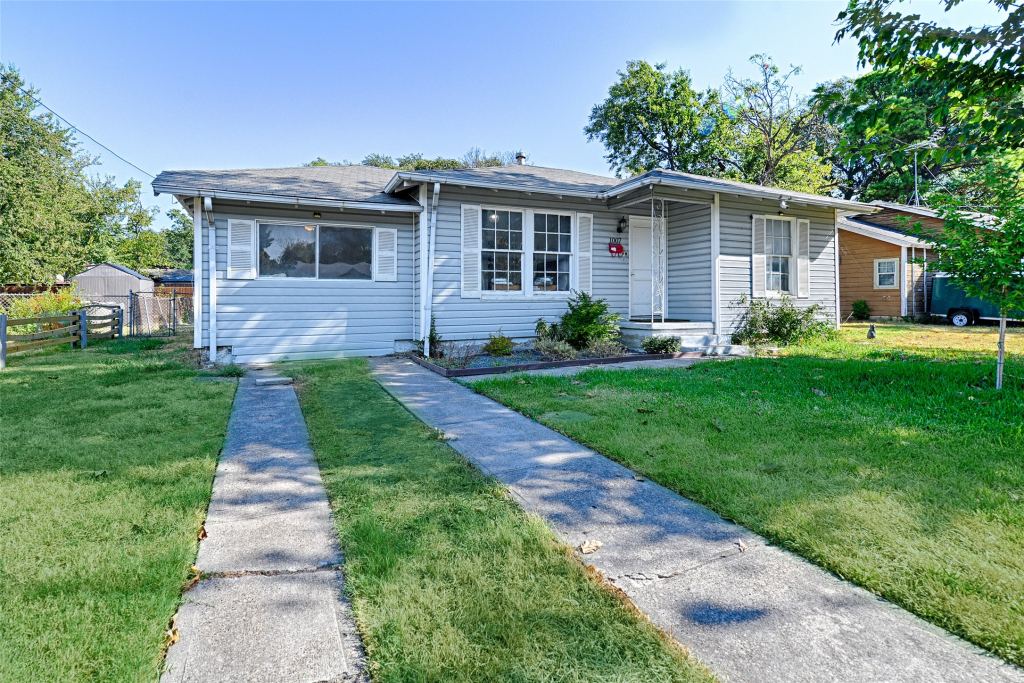 1007 E Russell Avenue, Carrollton, TX 75006 — photo 1