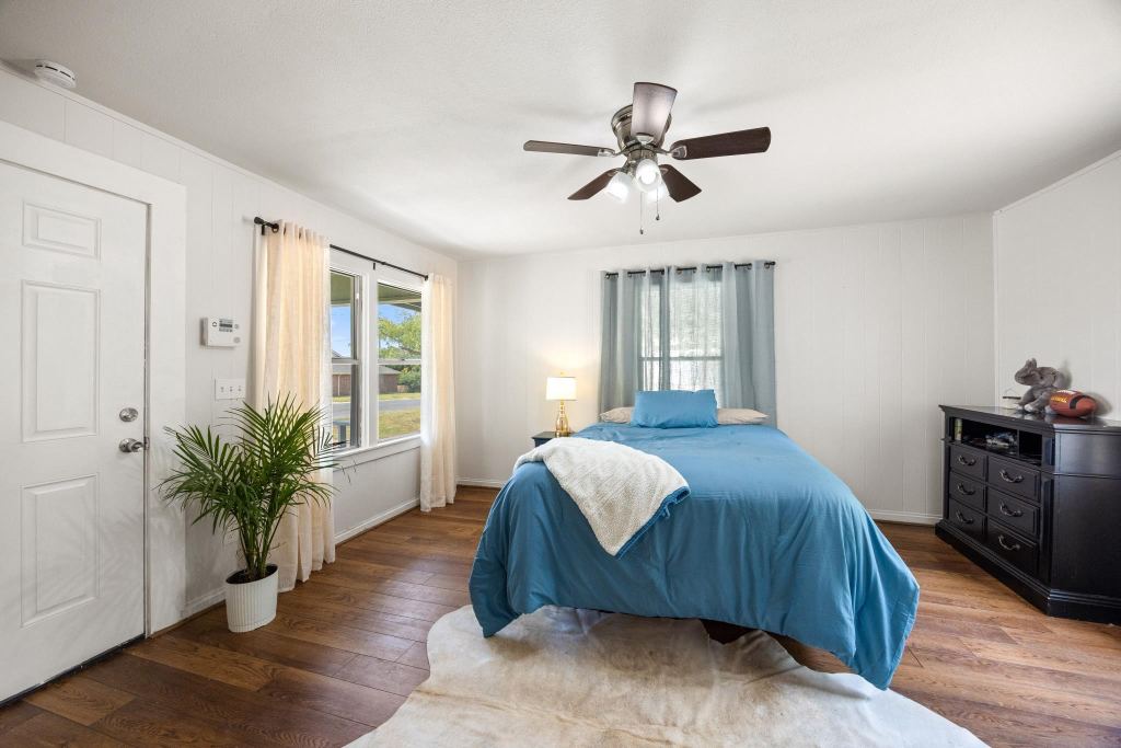 207 E 4th Street, Weatherford, TX 76086 — photo 1