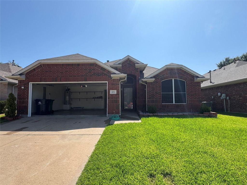 6711 Kinross Drive, Arlington, TX 76002 — photo 1