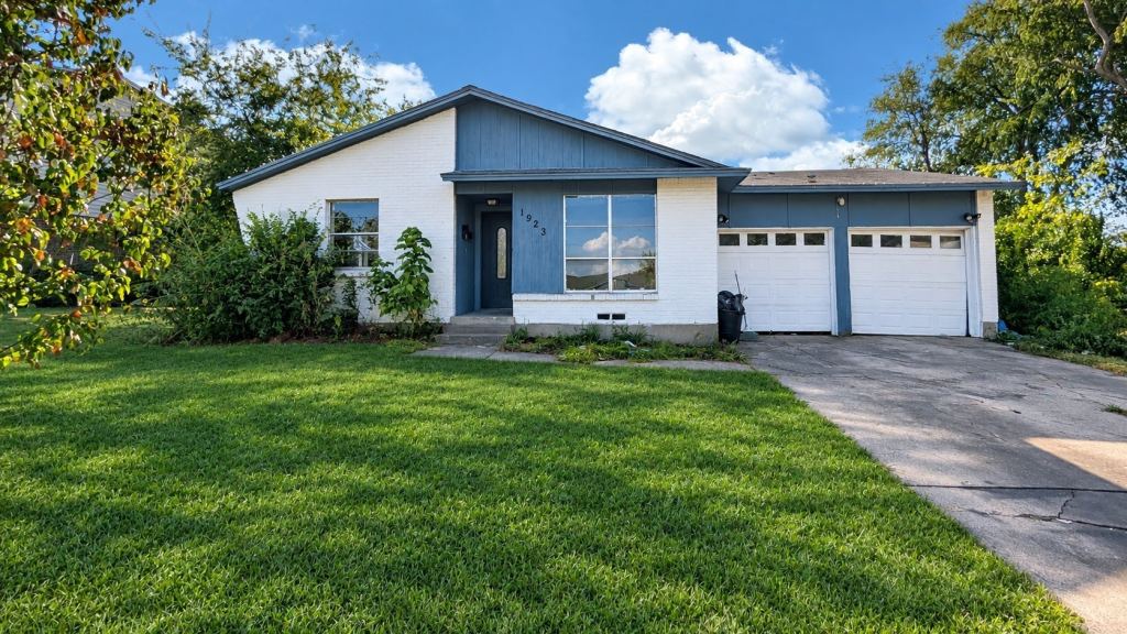 1923 Spiceberry Lane, Mesquite, TX 75149 — photo 1