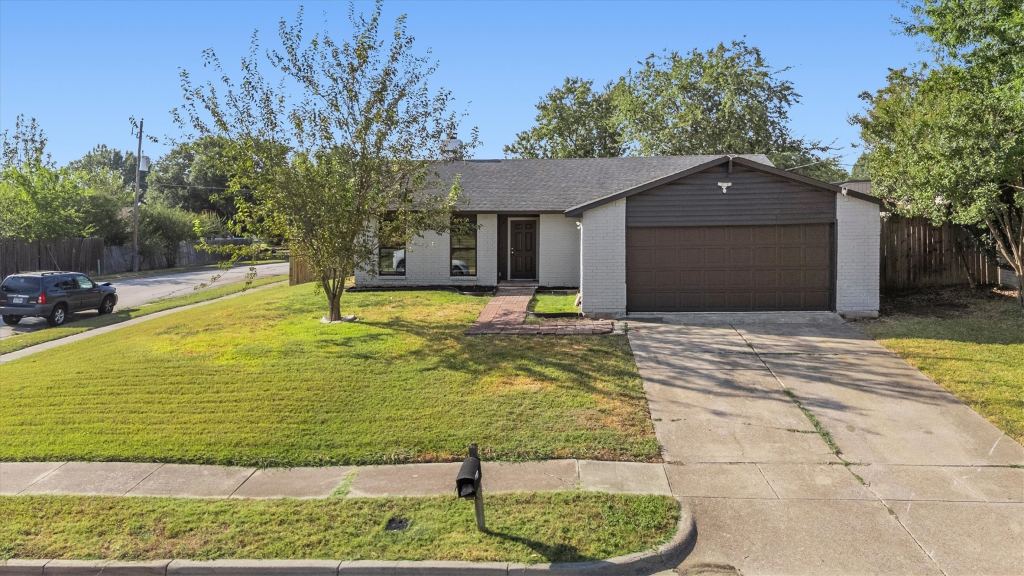 800 Netherland Drive, Arlington, TX 76017 — photo 1