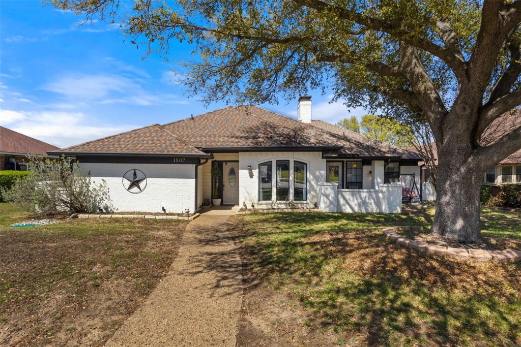 1507 Sugar Creek Drive, Carrollton, TX 75007 — photo 1