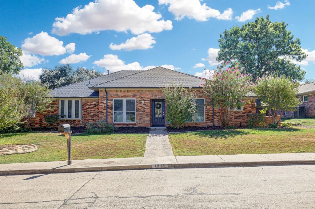 1910 Middle Glen Drive, Carrollton, TX 75007 — photo 1