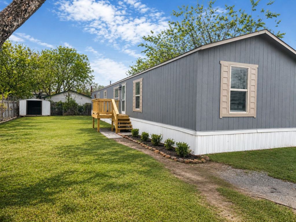 5421 Lake View Drive, Granbury, TX 76048 — photo 1