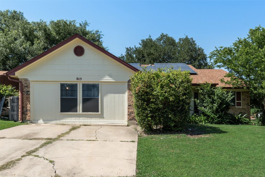 915 Freestone Drive, Arlington, TX 76017 — photo 1