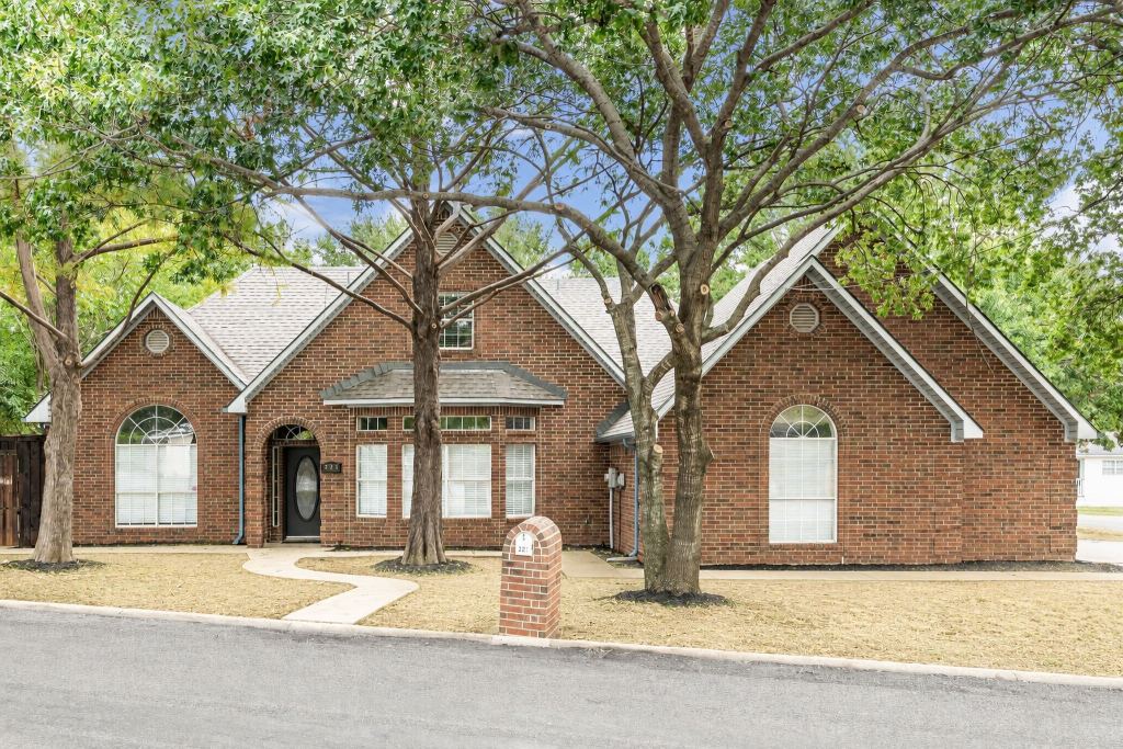 227 N Hopson Street, Van Alstyne, TX 75495 — photo 1