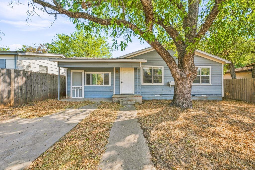 1397 N Estes Street, Stephenville, TX 76401 — photo 1