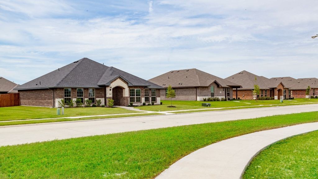 1524 Grimmauld Place, Waxahachie, TX 75165 — photo 1