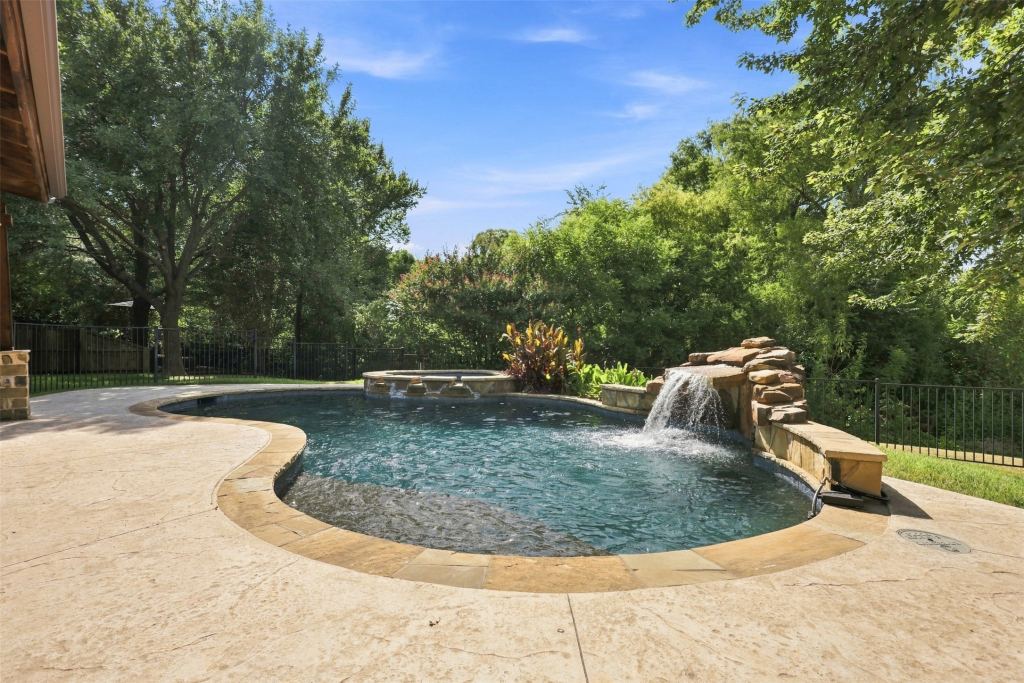 708 Bluffwood Avenue, McKinney, TX 75072 — photo 1