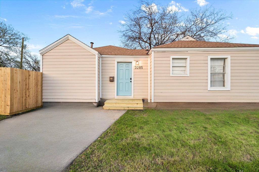 3285 Clover Lane Street, Fort Worth, TX 76107 — photo 1