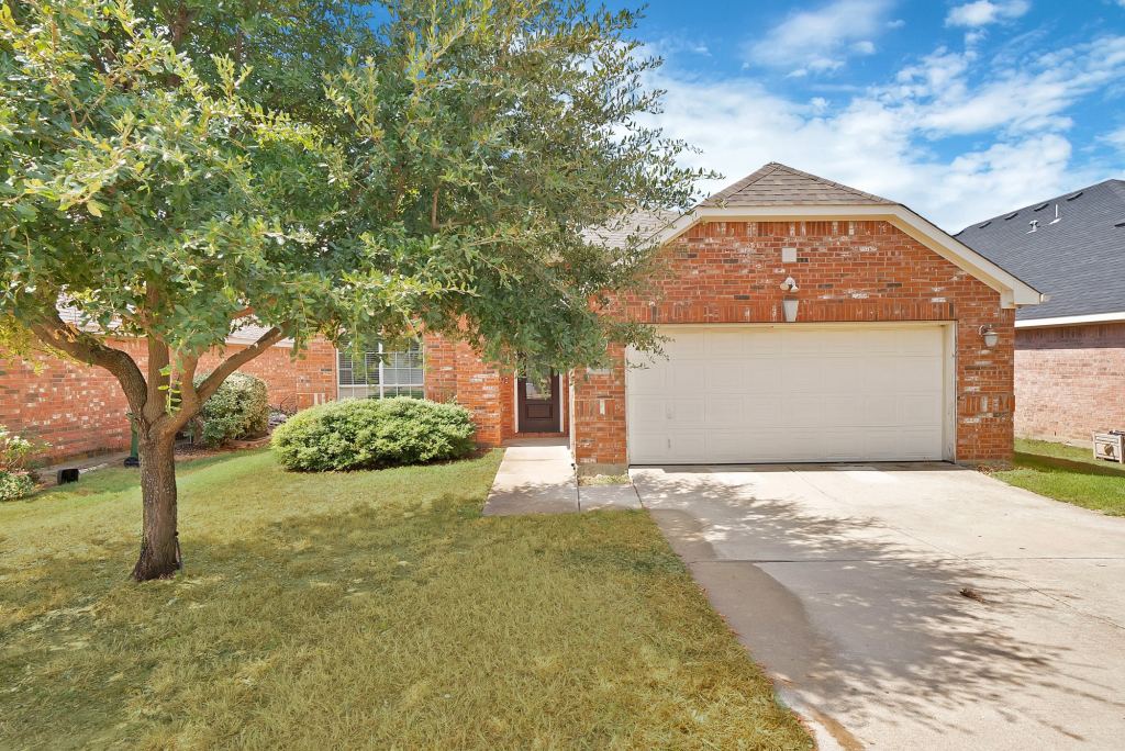 2633 Pioneer Bluffs Road, Balch Springs, TX 75181 — photo 1