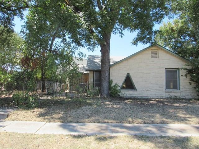 413 S Avenue G, Clifton, TX 76634 — photo 1