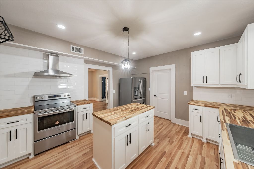 306 Davis Street, Weatherford, TX 76086 — photo 1
